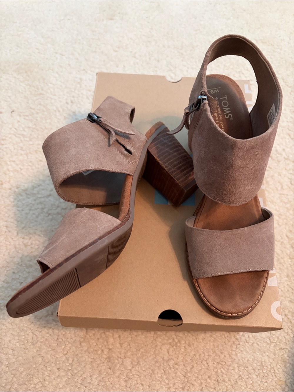 Women’s TOMS Majorca Cutout Desert Taupe Suede Open-Toe Block Heel Sandals sz9
